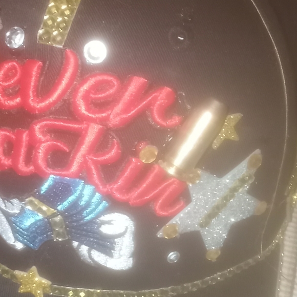 Custom snap back hat - Picture 3 of 6